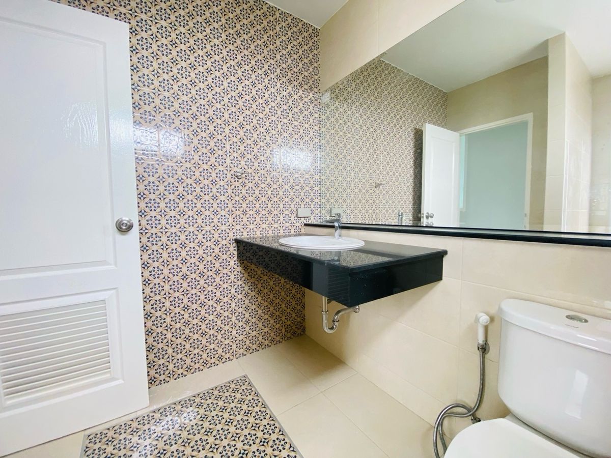 ทาวน์โฮมบางนา แบริ่ง ลาซาล : จอดรถได้ 3 คน ขายบ้านหลังมุม / ให้เช่า ทาวน์โฮม 3.5 ชั้น ซอยลาซาล 24 📍 ใกล้ BTS แบริ่ง / ศรีลาซาล / โรงเรียนนานาชาติบางกอกพัฒนา