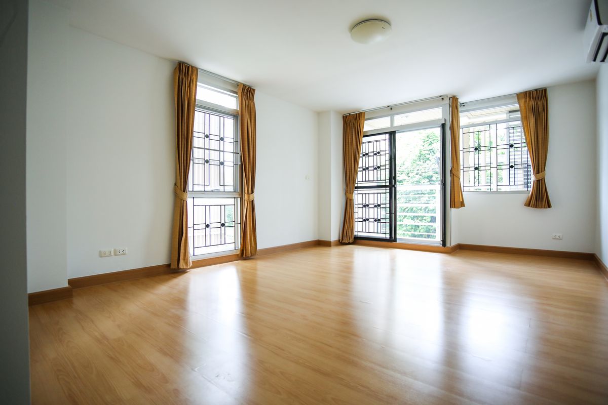 For SaleCondoOnnut, Udomsuk : Selling a new good -conditioned room, 2nd floor, Condo, Sukhumvit 50 The Link Sukhumvit 50, there are many rooms to choose from. There are all kitchen counter, empty rooms without furniture.