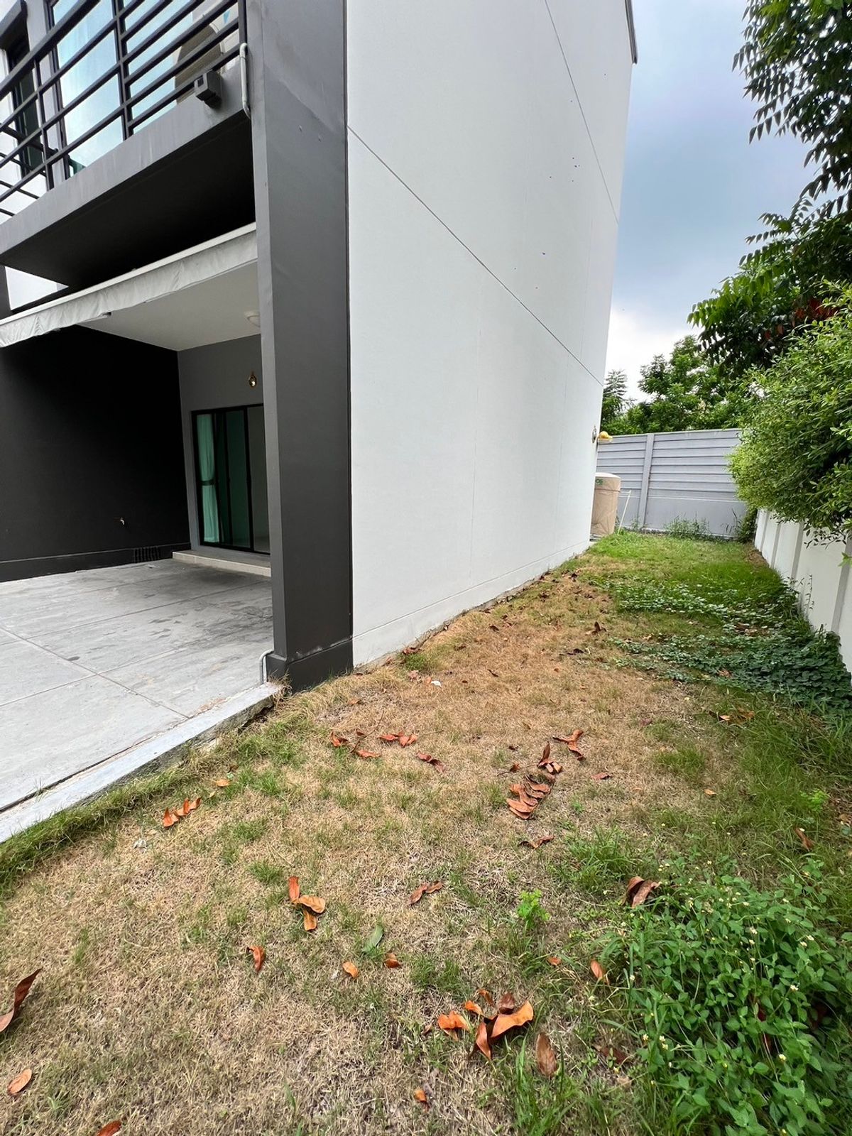 For RentTownhomeNonthaburi, Bang Yai, Bangbuathong : Townhome for rent with garden and beautiful view can make a office and register a company