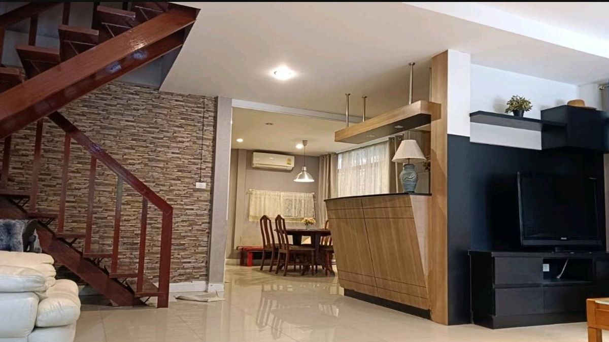 For RentHouseChokchai 4, Ladprao 71, Ladprao 48, : 🏡 Urgent rent !! Single house, Soi Lat Phrao 42, only 500 meters away from MRT Ladprao
