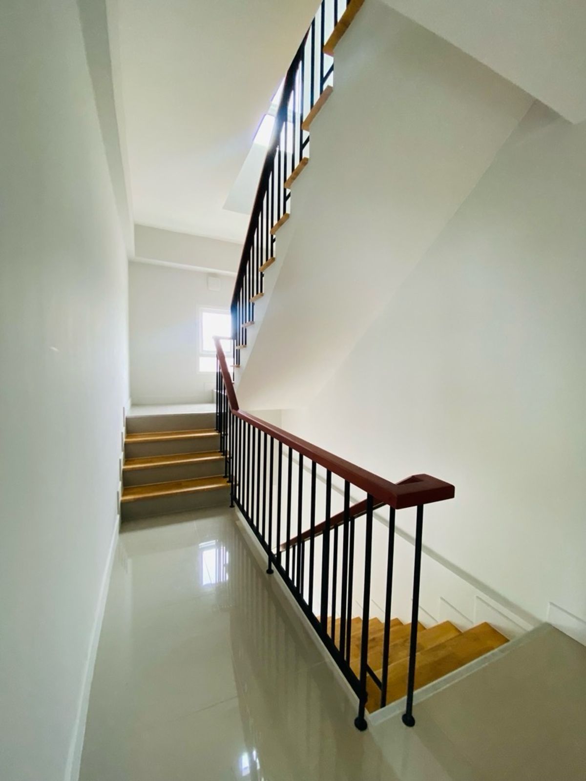 ทาวน์โฮมบางนา แบริ่ง ลาซาล : จอดรถได้ 3 คน ขายบ้านหลังมุม / ให้เช่า ทาวน์โฮม 3.5 ชั้น ซอยลาซาล 24 📍 ใกล้ BTS แบริ่ง / ศรีลาซาล / โรงเรียนนานาชาติบางกอกพัฒนา