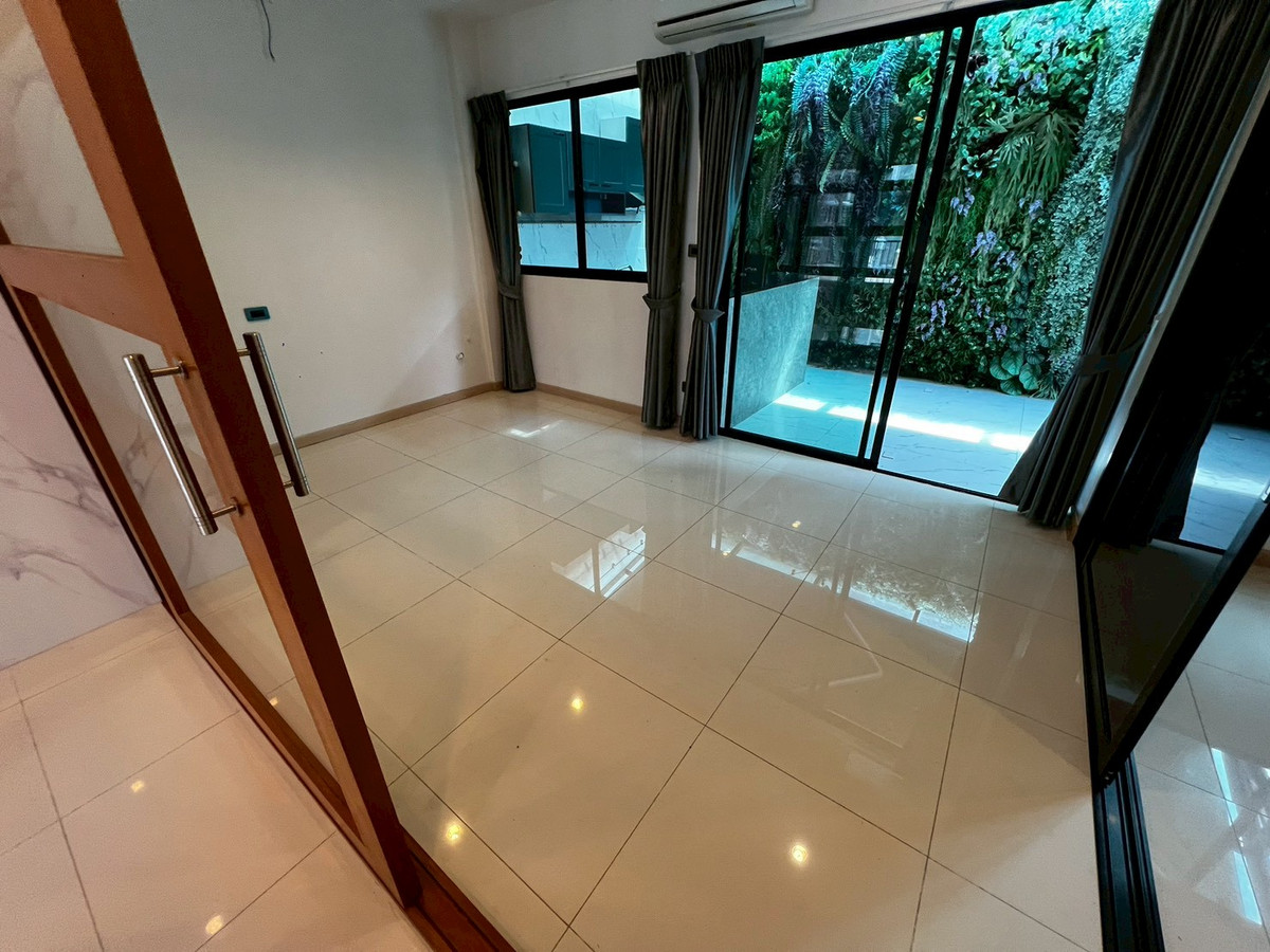 ให้เช่าทาวน์โฮมนนทบุรี บางใหญ่ บางบัวทอง : ทาวน์โฮม หลังมุม พื้นกระเบื้องอย่างดี ติด Lotus นอร์ท ราชพฤกษ์ 3ห้องนอน 3ห้องน้ำ บิ้วอินสวย 