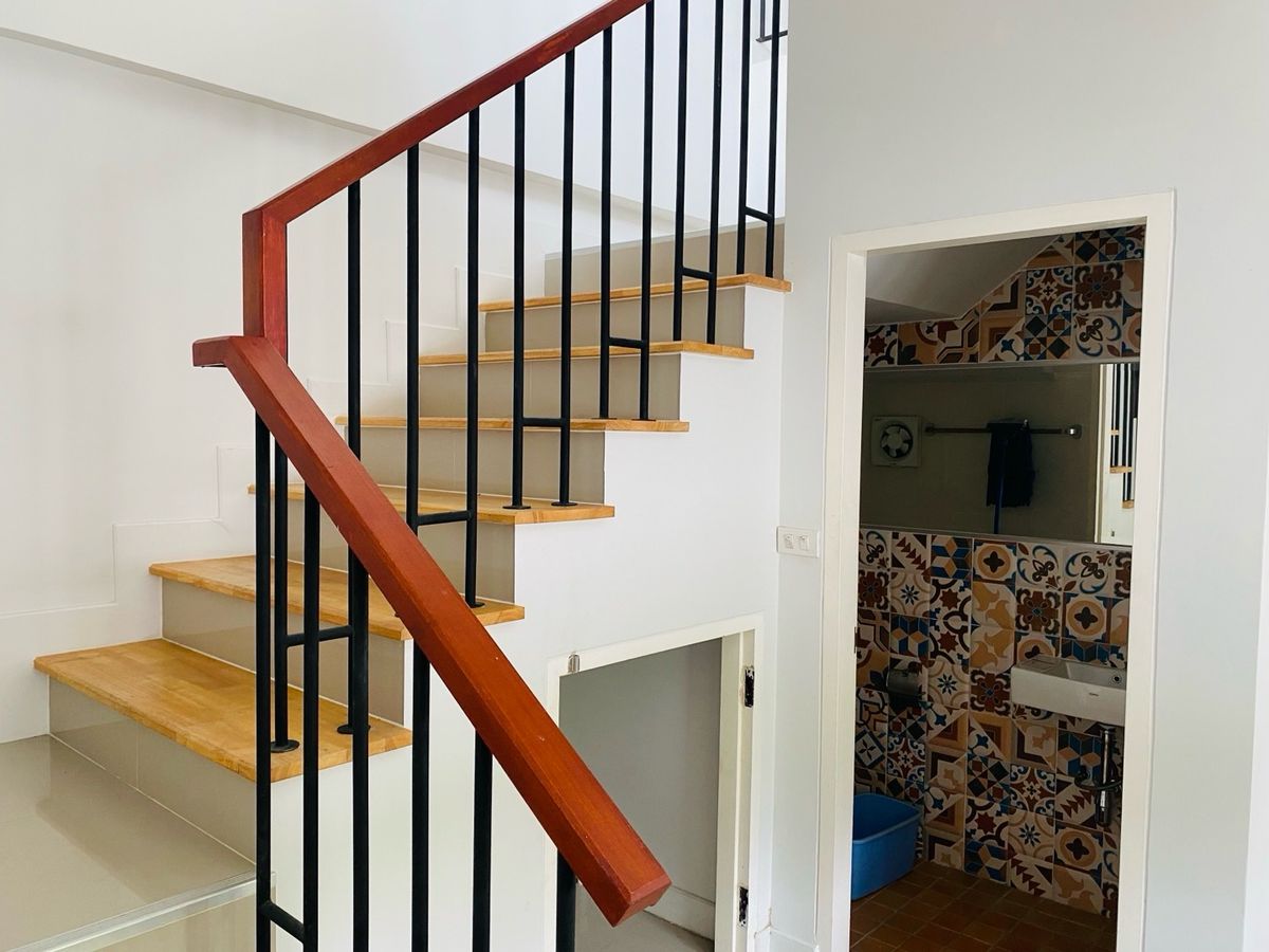 ทาวน์โฮมบางนา แบริ่ง ลาซาล : จอดรถได้ 3 คน ขายบ้านหลังมุม / ให้เช่า ทาวน์โฮม 3.5 ชั้น ซอยลาซาล 24 📍 ใกล้ BTS แบริ่ง / ศรีลาซาล / โรงเรียนนานาชาติบางกอกพัฒนา