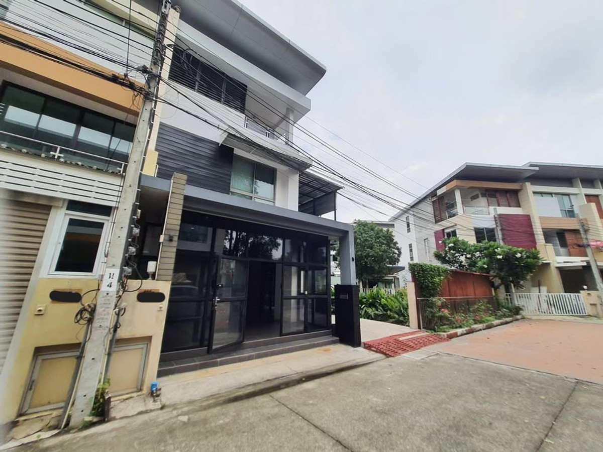 ให้เช่าบ้านแจ้งวัฒนะ เมืองทอง : ติด MRT ทาวน์โฮม 3 ชั้น หลังมุม ริมน้ำ ตรงข้ามเซนทรัลแจ้งวัฒนะ เหมาะทำออฟฟิศ