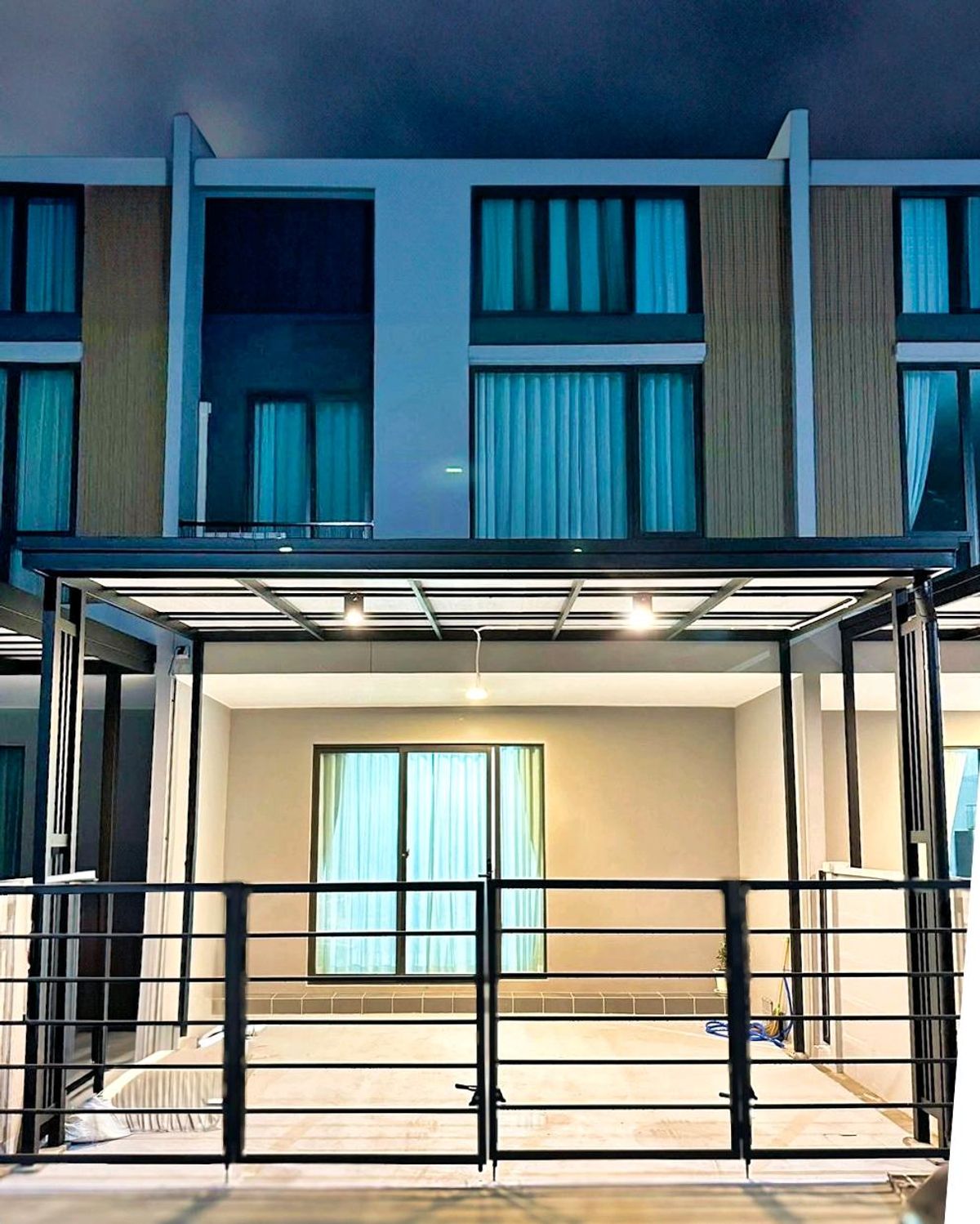 For RentTownhomeBangna, Bearing, Lasalle : Rent a beautiful minimal house, just 800 meters near Mega Bangna! Only 36,000.-