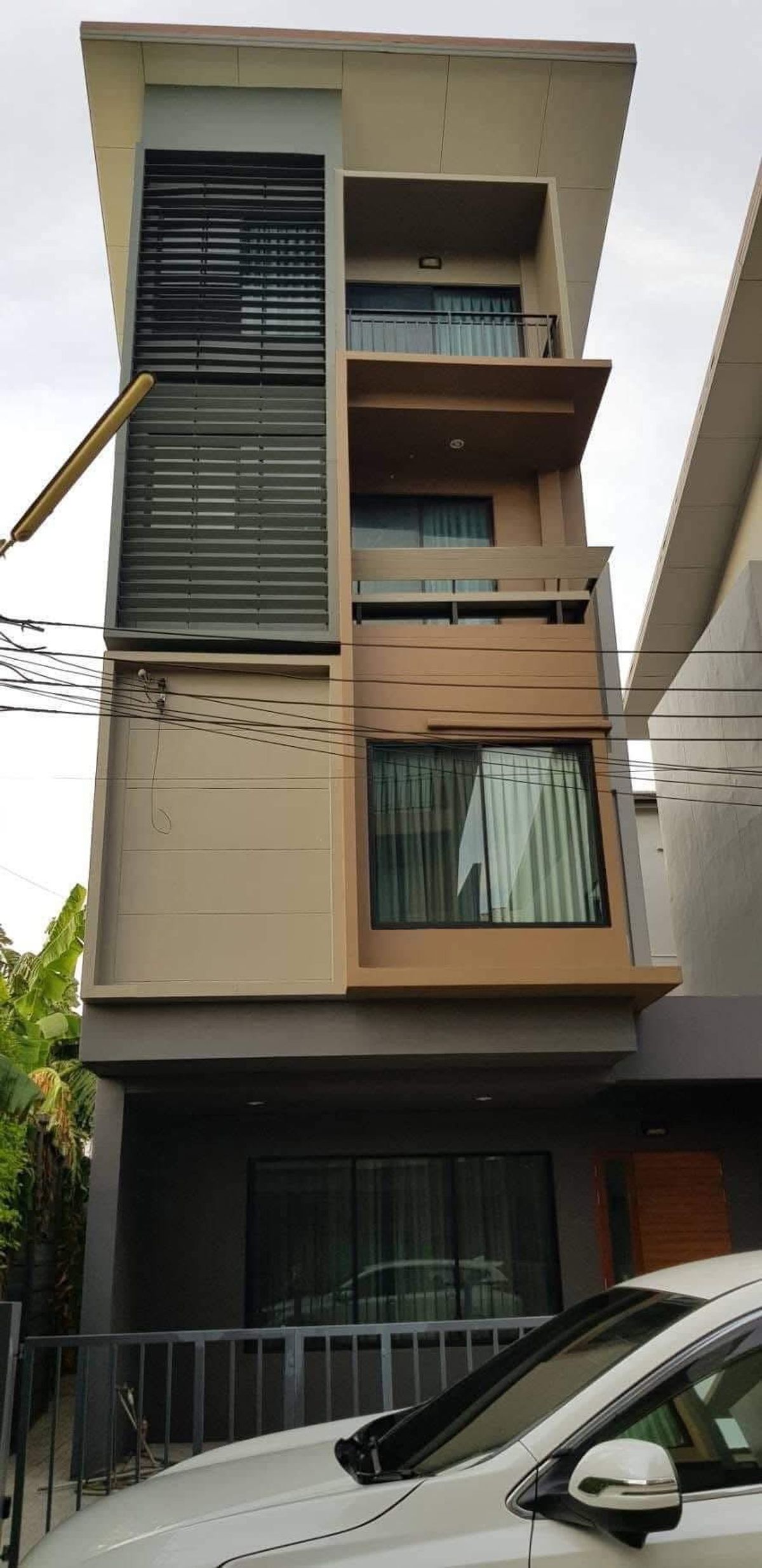ให้เช่าทาวน์โฮมนนทบุรี บางใหญ่ บางบัวทอง : ทาวน์โฮม แฝด ดีไซน์เก๋ (หลังริม ผนังไม่ติดกับใคร) พร้อมเข้าอยู่ จดทะเบียนบริษัทได้ 4ชั้น