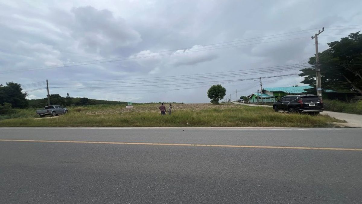 ขายที่ดินระยอง : ที่ดินสวย ทำเลทอง ติดถนน ซอย13 นิคมพัฒนา ระยอง 12 ไร่