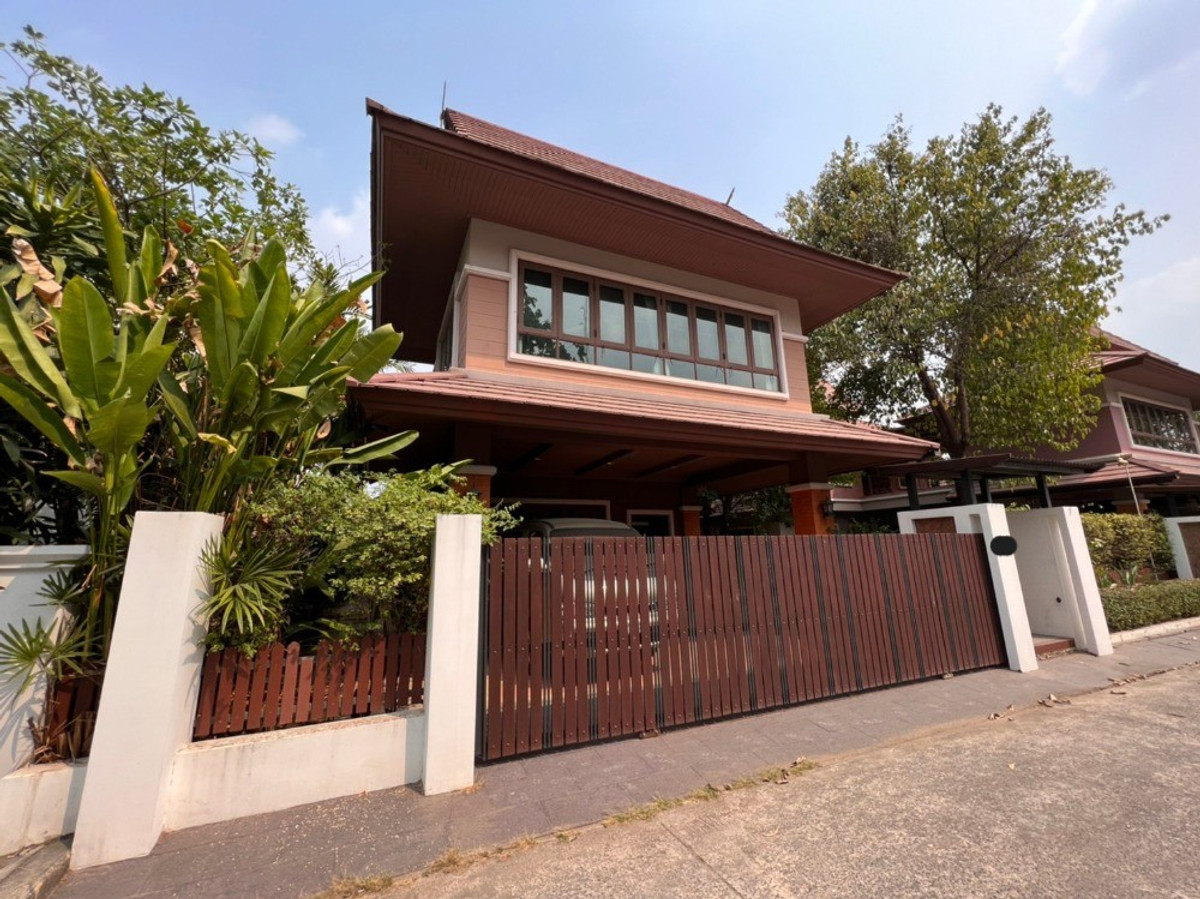 For RentHouseRattanathibet, Sanambinna : House with swimming pool have 100 sq.wa. on Samakkhi Road with 4 bedrooms, 3 bathrooms with a maid's room.