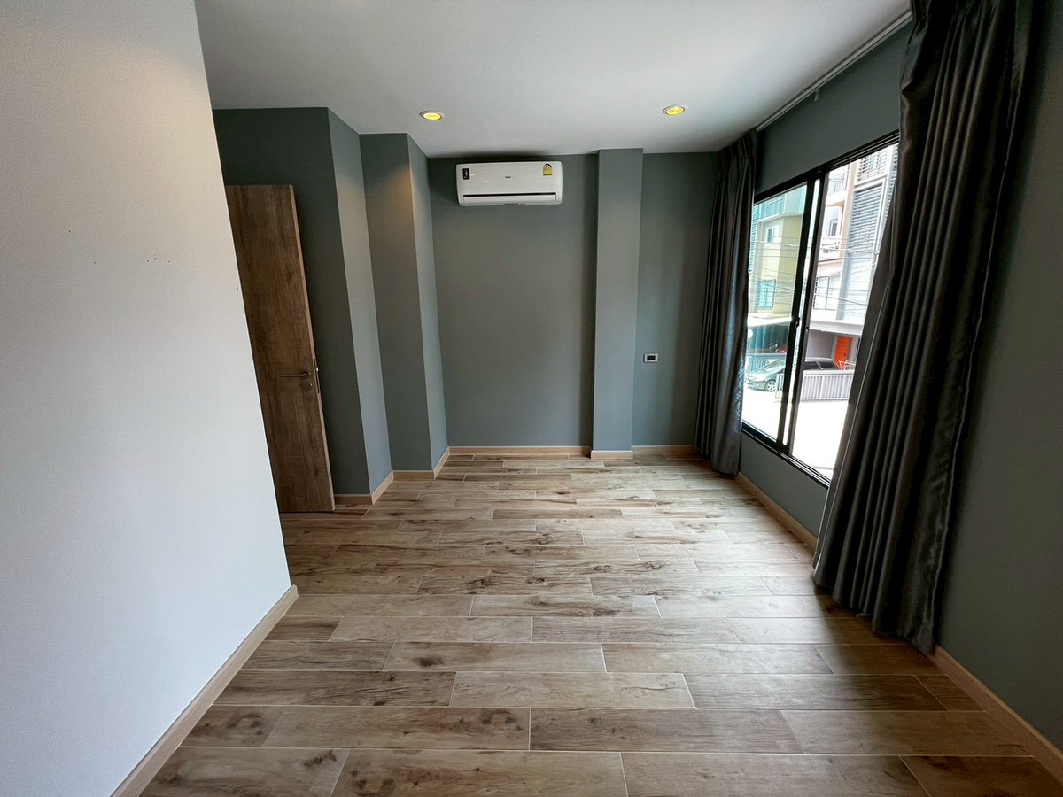 ให้เช่าทาวน์โฮมนนทบุรี บางใหญ่ บางบัวทอง : ทาวน์โฮม หลังมุม พื้นกระเบื้องอย่างดี ติด Lotus นอร์ท ราชพฤกษ์ 3ห้องนอน 3ห้องน้ำ บิ้วอินสวย 