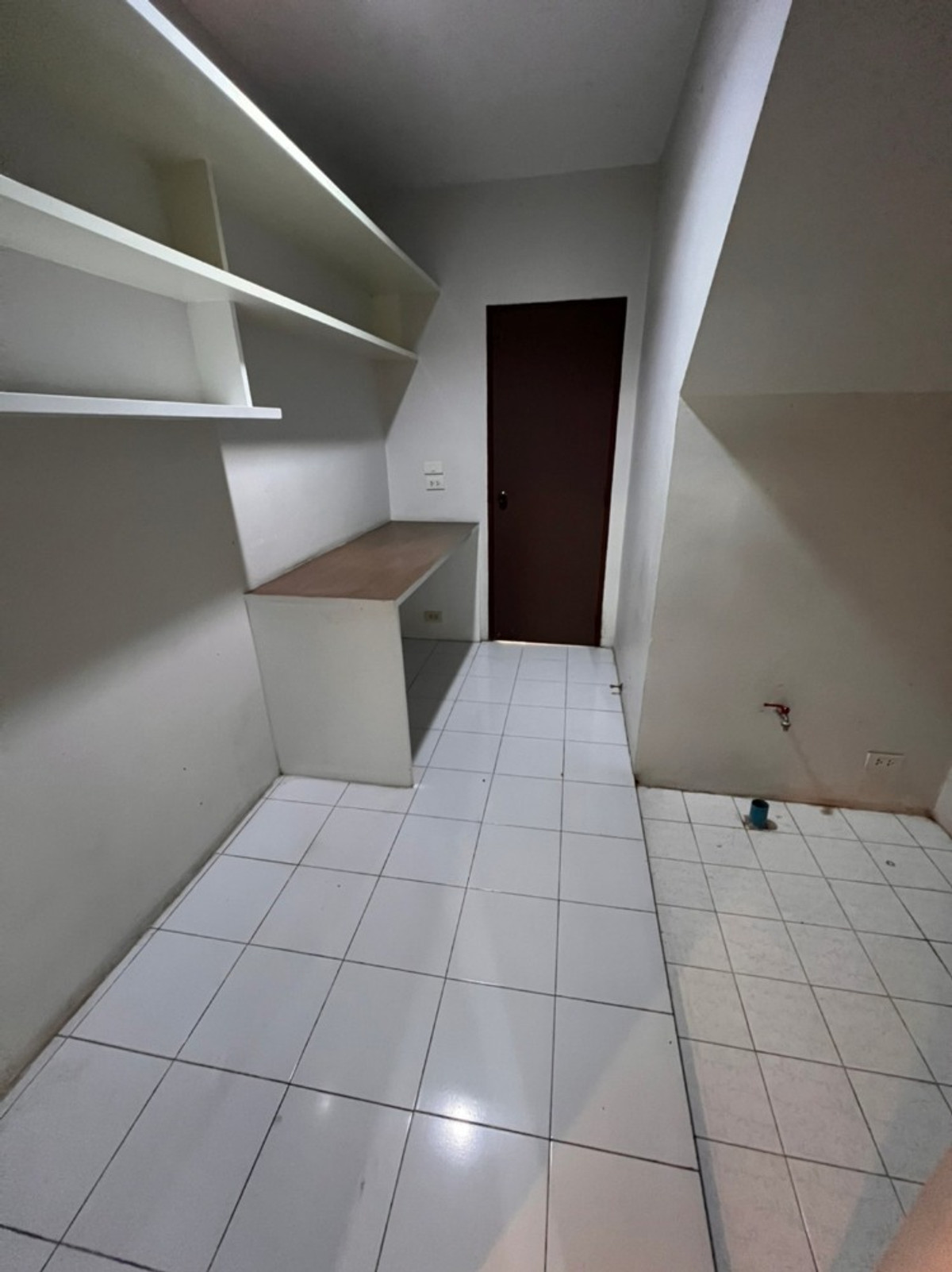 For RentHouseRattanathibet, Sanambinna : House with swimming pool have 100 sq.wa. on Samakkhi Road with 4 bedrooms, 3 bathrooms with a maid's room.