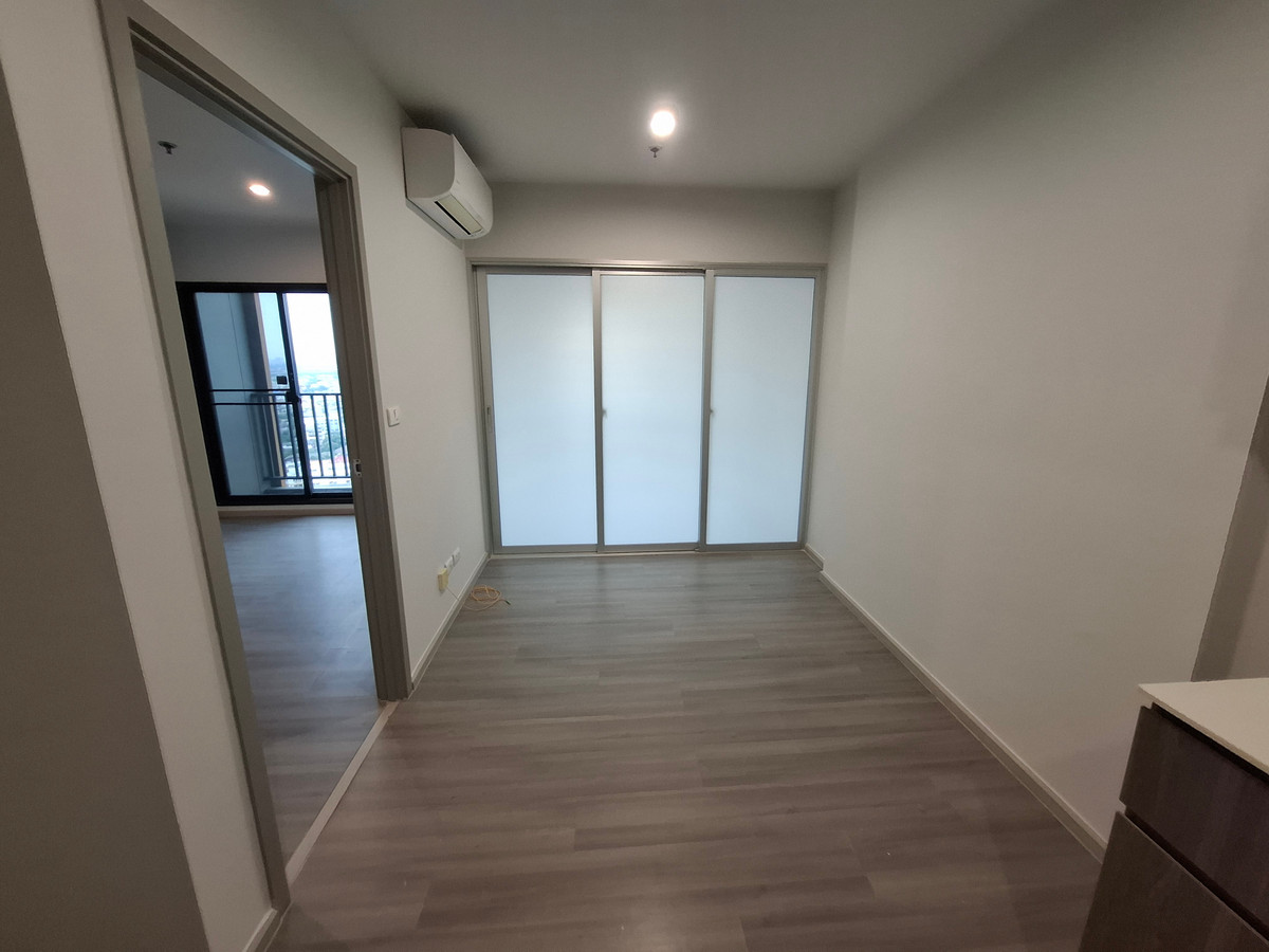 ขายคอนโดปิ่นเกล้า จรัญสนิทวงศ์ : ขายห้องเปล่าแบบมีห้องอเนกประสงค์ รีโนเวทเรียบร้อย