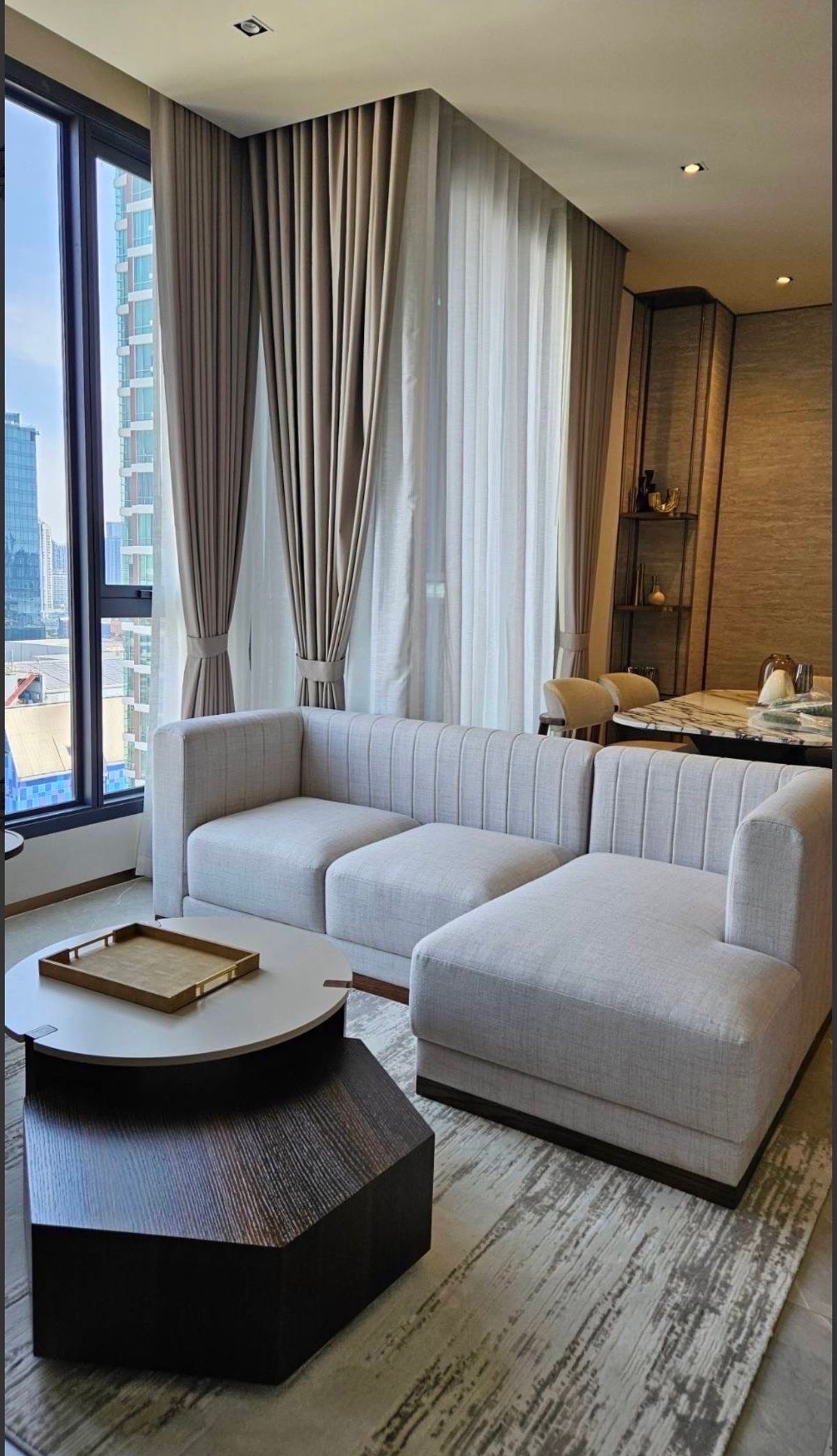 For SaleCondoSukhumvit, Asoke, Thonglor : ★ Very special price at a price of 22.4 delete. Let you be the owner easily.  High -end condominium It is 300 meters away from the BTS BTS station and BTS Ekkamai ★ Hyde Heritage.