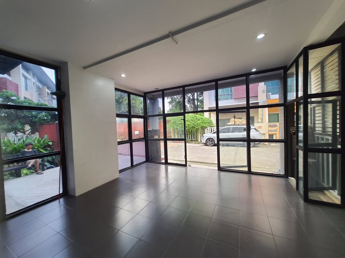 ให้เช่าบ้านแจ้งวัฒนะ เมืองทอง : ติด MRT ทาวน์โฮม 3 ชั้น หลังมุม ริมน้ำ ตรงข้ามเซนทรัลแจ้งวัฒนะ เหมาะทำออฟฟิศ