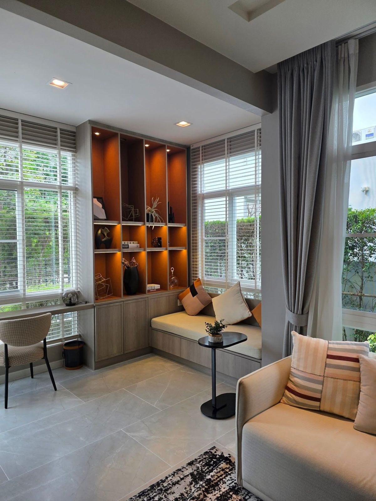 For RentHouseLadkrabang, Suwannaphum Airport : 2 -storey detached house for rent, Decorative House, Manthana Bangna - Ring Road, Soi Ramkhamhaeng 2, Bang Na, with an electrical appliance + Air Plus Air Filter near the expressway near the mall Near the hospital Near the school