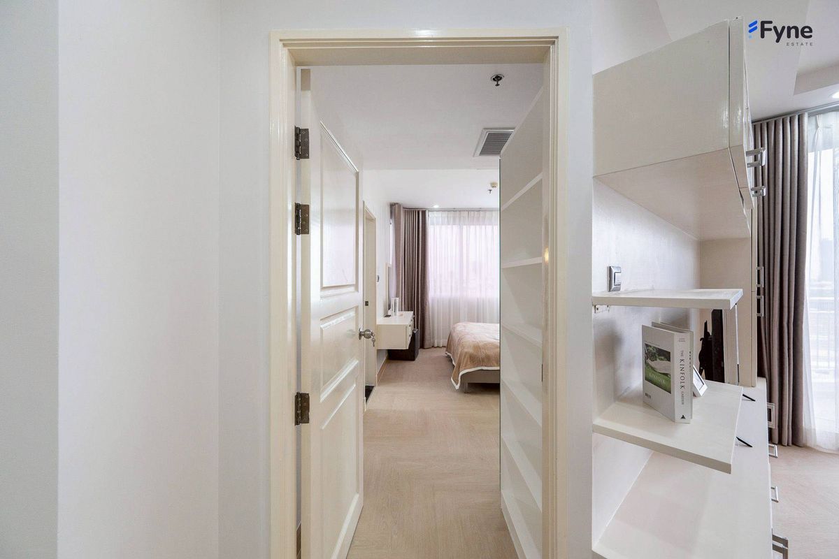 For SaleCondoRama9, Petchburi, RCA : Supalai Wellington, 2 Bedroom Luxurious Condo, near the BTS Cultural Center Private parking