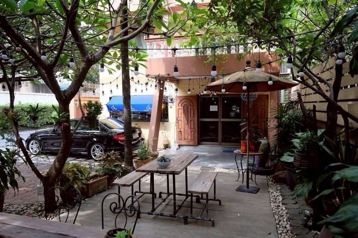 ให้เช่าร้านค้า/ตลาดนัดสุขุมวิท อโศก ทองหล่อ : Commercial house for rent in Ekkamai, Indoor & Outdoor zone /Line: @Lennox