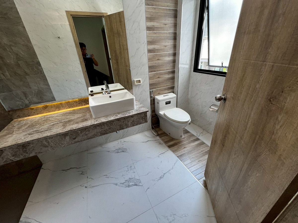 ให้เช่าทาวน์โฮมนนทบุรี บางใหญ่ บางบัวทอง : ทาวน์โฮม หลังมุม พื้นกระเบื้องอย่างดี ติด Lotus นอร์ท ราชพฤกษ์ 3ห้องนอน 3ห้องน้ำ บิ้วอินสวย 