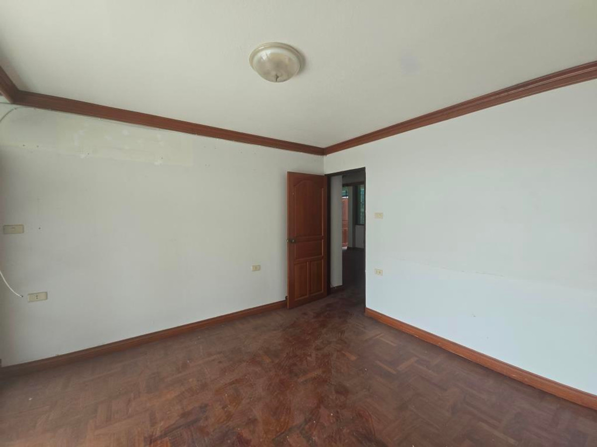 For RentAri,Anusaowaree : Low-rise apartment big 2 bedrooms about 150 sq m. Pet allowed in Phaholyothin around BTS Ai-Sanam Pao good for home office can be company registration