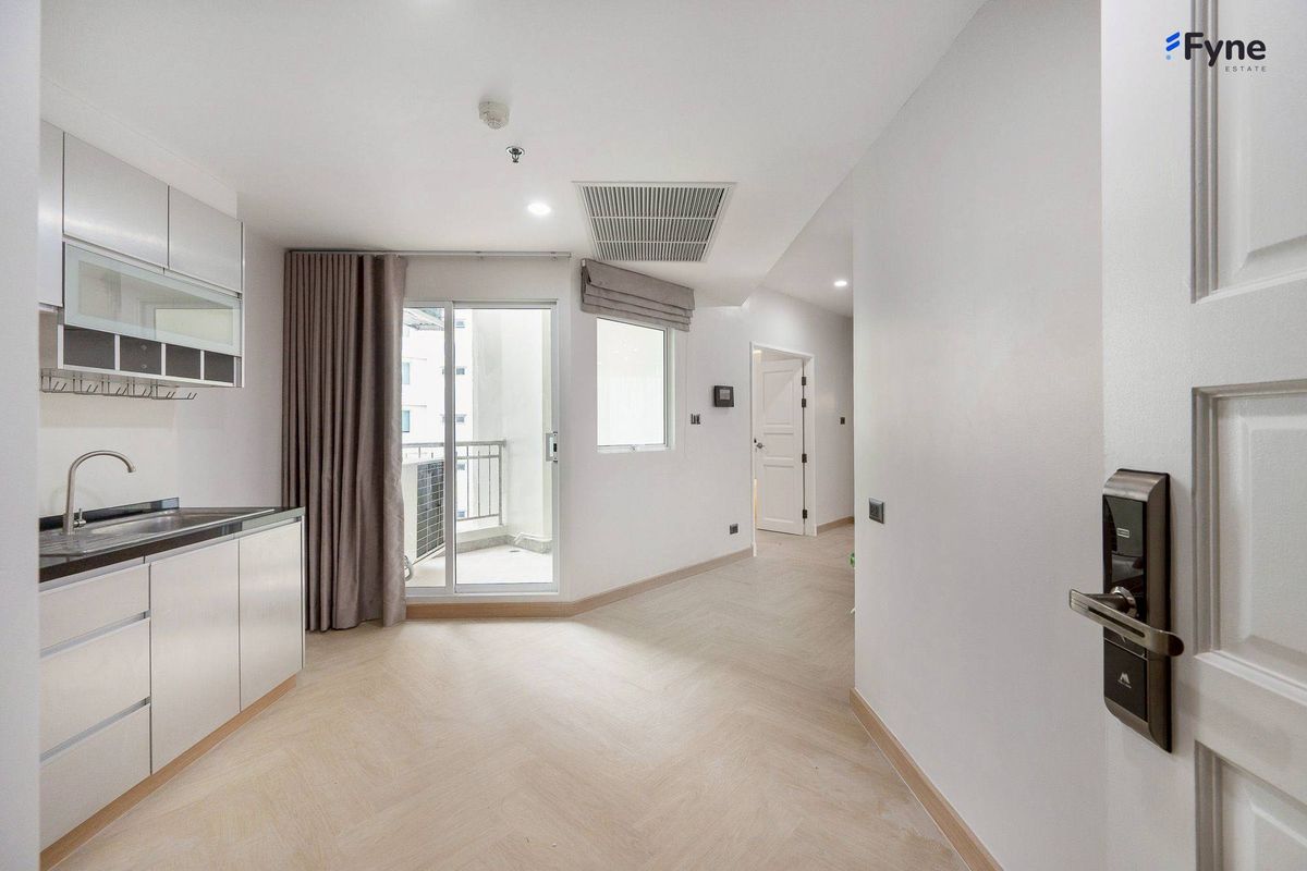 For SaleCondoRama9, Petchburi, RCA : Supalai Wellington, 2 Bedroom Luxurious Condo, near the BTS Cultural Center Private parking