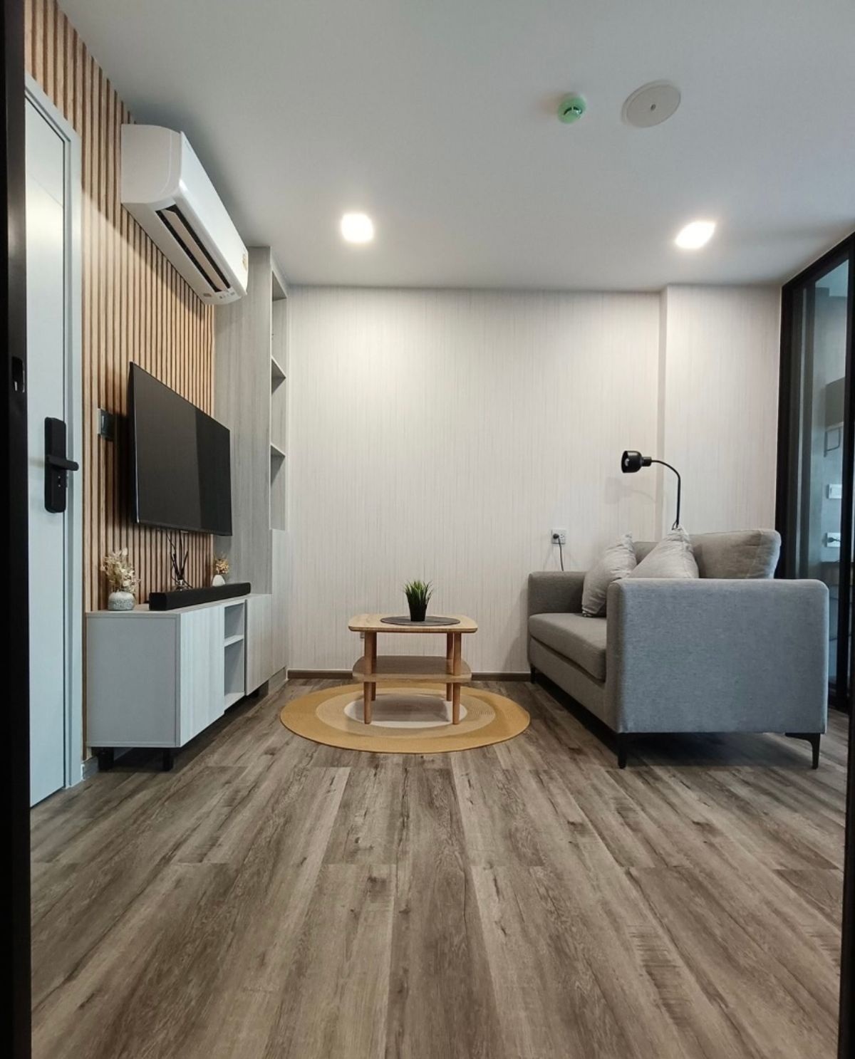 For RentCondoPathum Thani,Rangsit, Thammasat : Rent Kevimim Brio, Rangsit, beautiful, ready to be near Rajamangala University of Technology Thanyaburi Interested in Atline@841QLNR