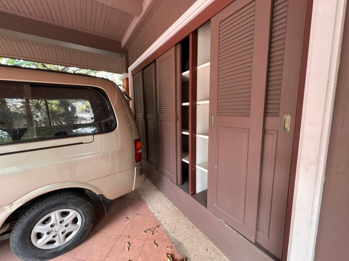 For RentHouseRattanathibet, Sanambinna : House with swimming pool have 100 sq.wa. on Samakkhi Road with 4 bedrooms, 3 bathrooms with a maid's room.