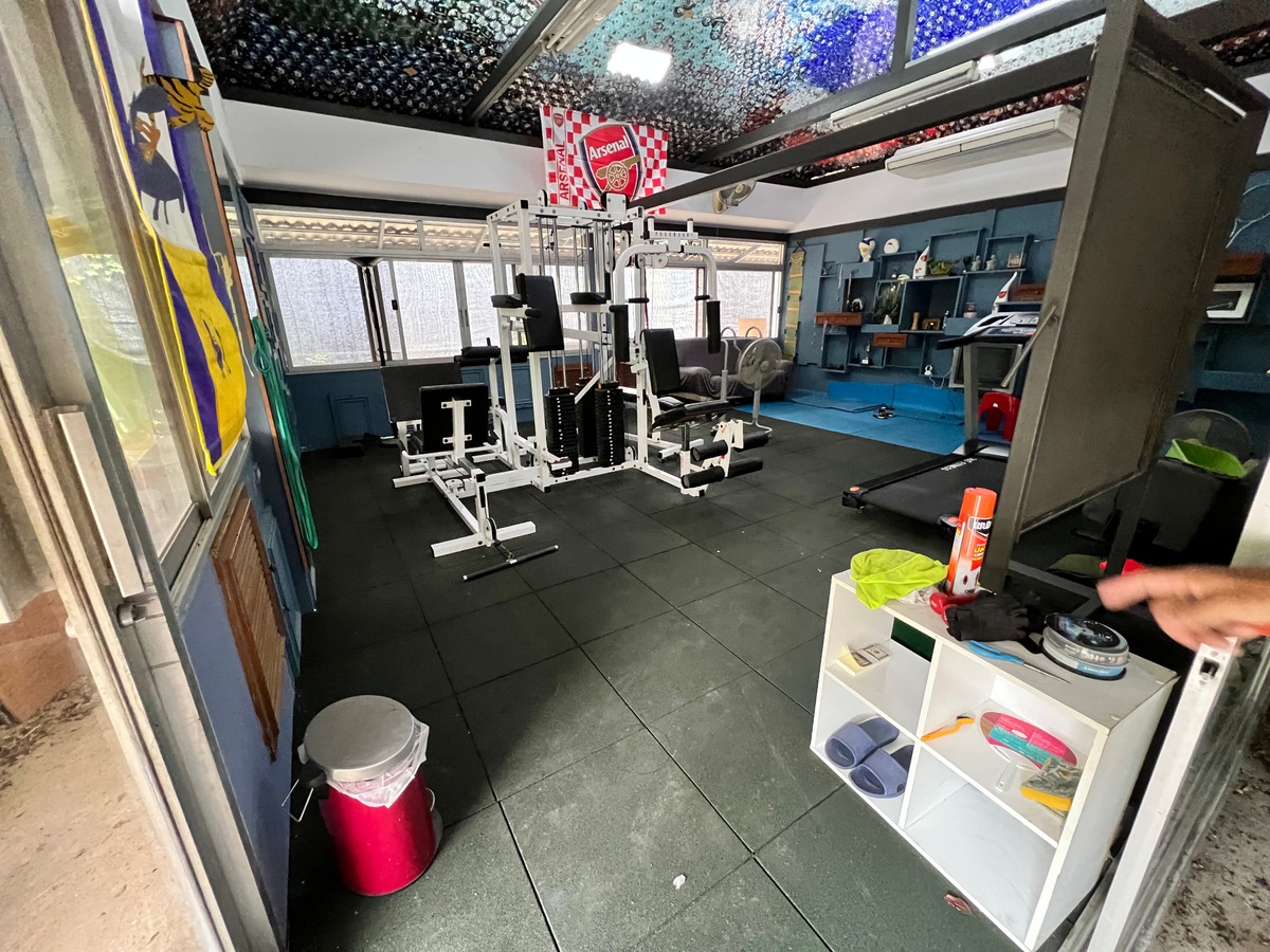 For RentHouseRattanathibet, Sanambinna : House with swimming pool have 100 sq.wa. on Samakkhi Road with 4 bedrooms, 3 bathrooms with a maid's room.