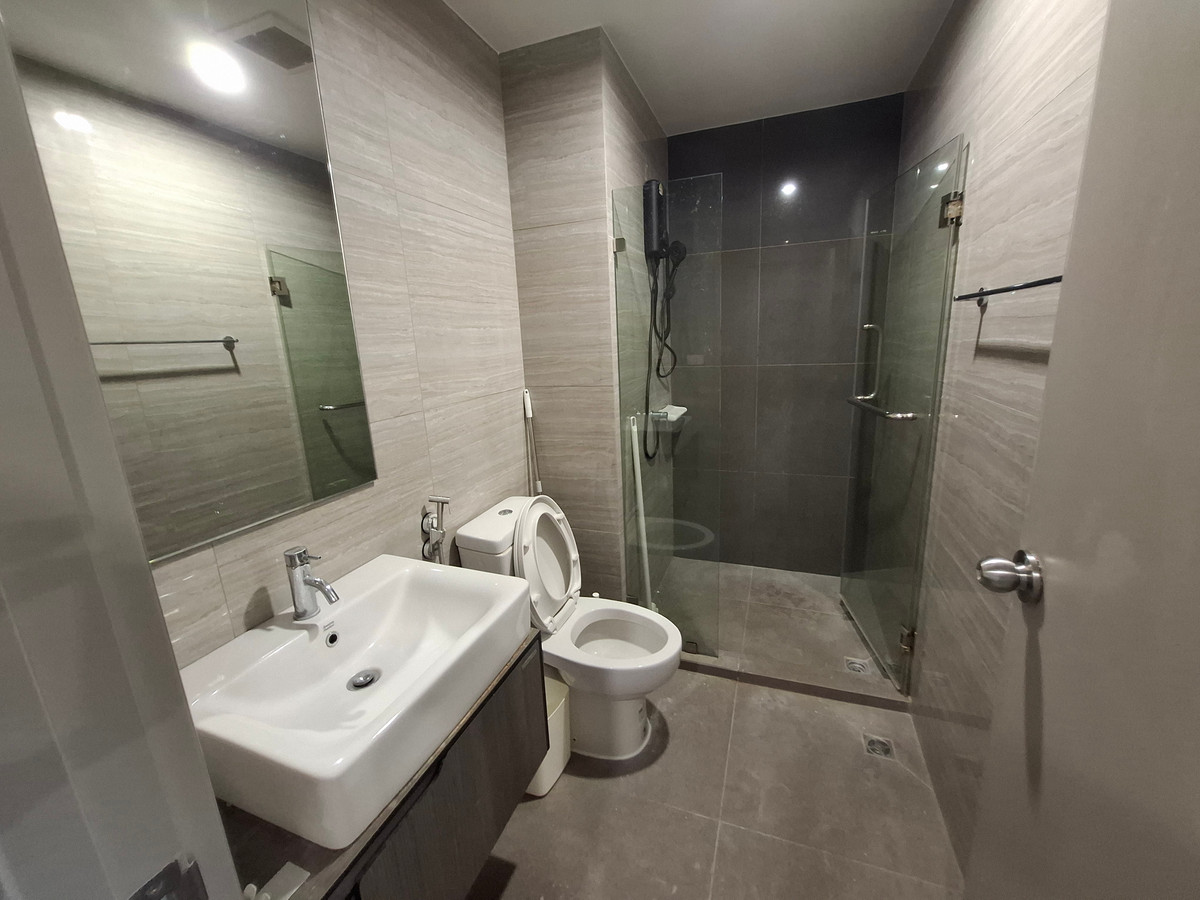 ขายคอนโดปิ่นเกล้า จรัญสนิทวงศ์ : ขายห้องเปล่าแบบมีห้องอเนกประสงค์ รีโนเวทเรียบร้อย