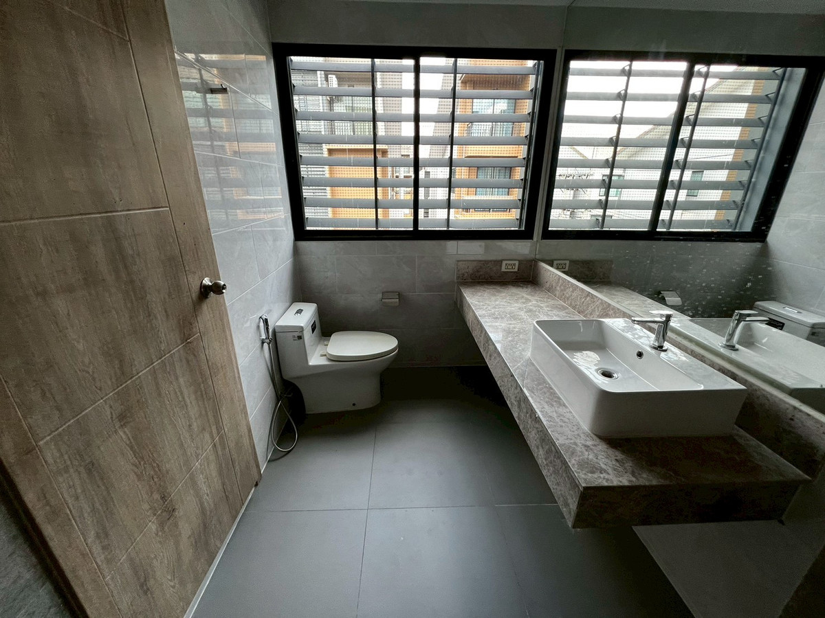 ให้เช่าทาวน์โฮมนนทบุรี บางใหญ่ บางบัวทอง : ทาวน์โฮม หลังมุม พื้นกระเบื้องอย่างดี ติด Lotus นอร์ท ราชพฤกษ์ 3ห้องนอน 3ห้องน้ำ บิ้วอินสวย 