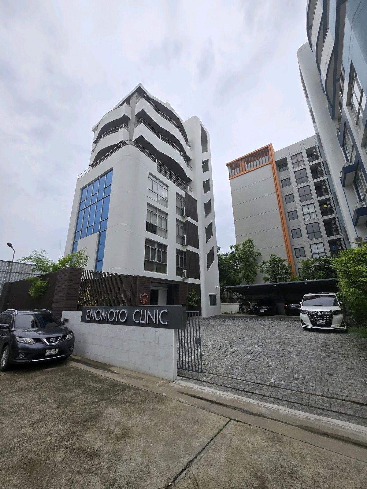 ให้เช่าสำนักงานพัฒนาการ ศรีนครินทร์ : ให้เช่าอาคารสำนักงาน 8 ชั้น ศรีนครินทร์ 40