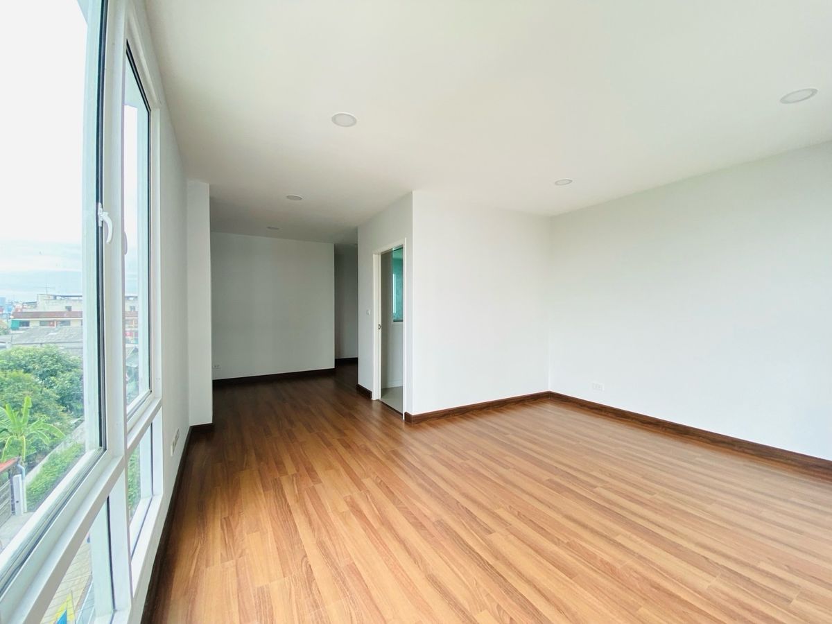 ทาวน์โฮมบางนา แบริ่ง ลาซาล : จอดรถได้ 3 คน ขายบ้านหลังมุม / ให้เช่า ทาวน์โฮม 3.5 ชั้น ซอยลาซาล 24 📍 ใกล้ BTS แบริ่ง / ศรีลาซาล / โรงเรียนนานาชาติบางกอกพัฒนา