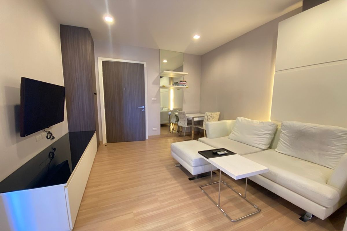For SaleCondoWongwianyai, Charoennakor : 🔥 Sale with tenant !!🔥 Code C20221206266..........Urbano Absolute Sathorn - Taksin, Studio room, 1 bathroom, high floor 13++, furnished, Special Deal!!📣📣