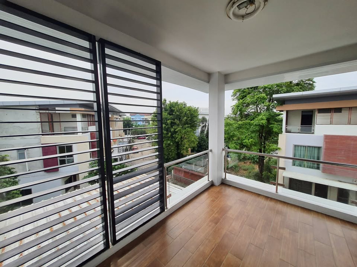 ให้เช่าบ้านแจ้งวัฒนะ เมืองทอง : ติด MRT ทาวน์โฮม 3 ชั้น หลังมุม ริมน้ำ ตรงข้ามเซนทรัลแจ้งวัฒนะ เหมาะทำออฟฟิศ