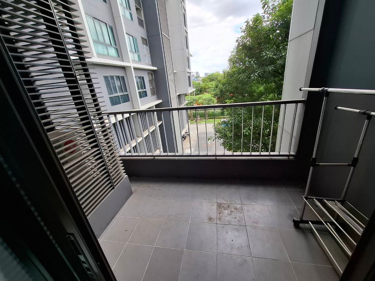 ขายคอนโดปิ่นเกล้า จรัญสนิทวงศ์ : ระเบียงกว้าง นั่งชิวยามเย็น น่าอิจฉาสุดๆ คอนโด Ideo Mobi Charan Interchange