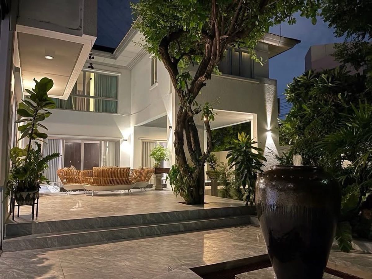 บ้านพัฒนาการ ศรีนครินทร์ : หมู่บ้าน  โนเบิลทารา  พัฒนาการ (ติดรถไฟฟ้า)
