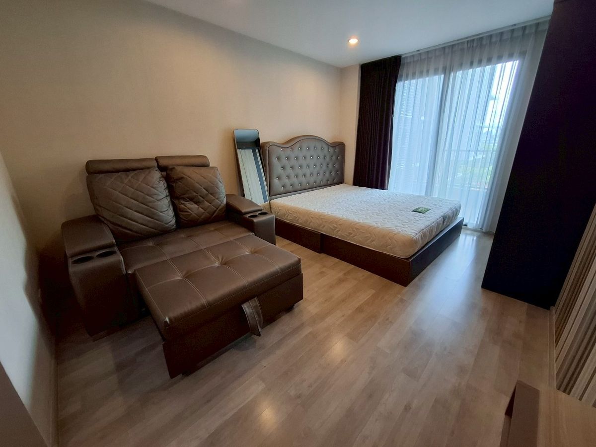 ขายคอนโดปิ่นเกล้า จรัญสนิทวงศ์ : ระเบียงกว้าง นั่งชิวยามเย็น น่าอิจฉาสุดๆ คอนโด Ideo Mobi Charan Interchange