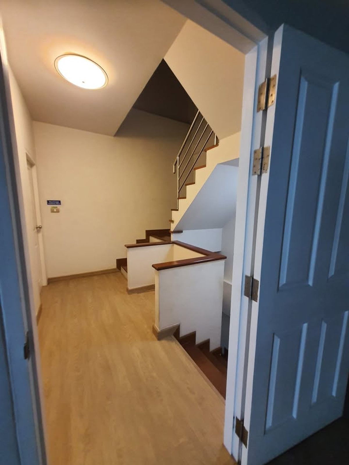 ให้เช่าบ้านแจ้งวัฒนะ เมืองทอง : ติด MRT ทาวน์โฮม 3 ชั้น หลังมุม ริมน้ำ ตรงข้ามเซนทรัลแจ้งวัฒนะ เหมาะทำออฟฟิศ