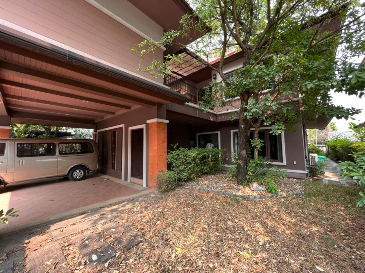 For RentHouseRattanathibet, Sanambinna : House with swimming pool have 100 sq.wa. on Samakkhi Road with 4 bedrooms, 3 bathrooms with a maid's room.