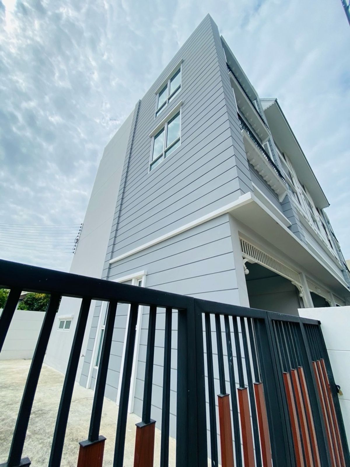 TownhomeBangna, Bearing, Lasalle : Selling / renting a 3.5 floor townhome, Soi Lasal 24 📍 Near BTS Bearing / Srilasal / Bangkok Pattana International School