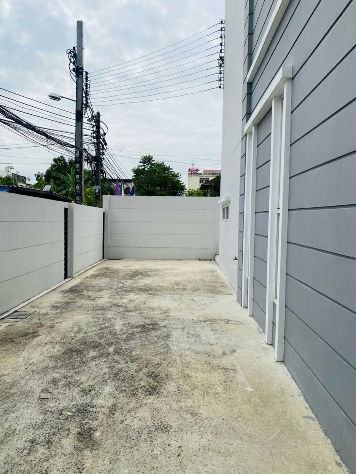 ทาวน์โฮมบางนา แบริ่ง ลาซาล : จอดรถได้ 3 คน ขายบ้านหลังมุม / ให้เช่า ทาวน์โฮม 3.5 ชั้น ซอยลาซาล 24 📍 ใกล้ BTS แบริ่ง / ศรีลาซาล / โรงเรียนนานาชาติบางกอกพัฒนา