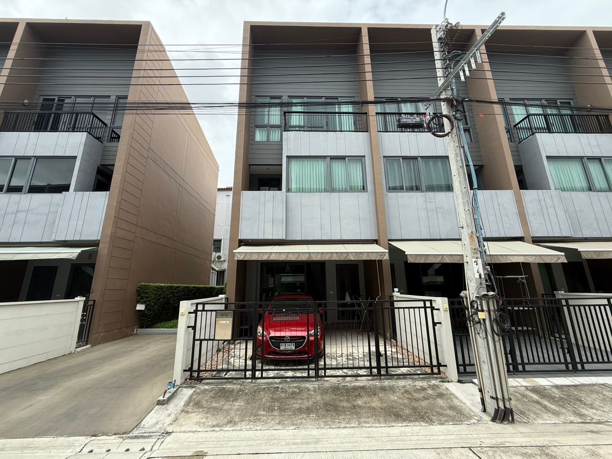For SaleTownhomeRathburana, Suksawat : Rare Unit! Corner Townhome at Baan Klang Muang Sathorn–Suksawat Beautiful, move-in ready with air conditioners and curtains included!
