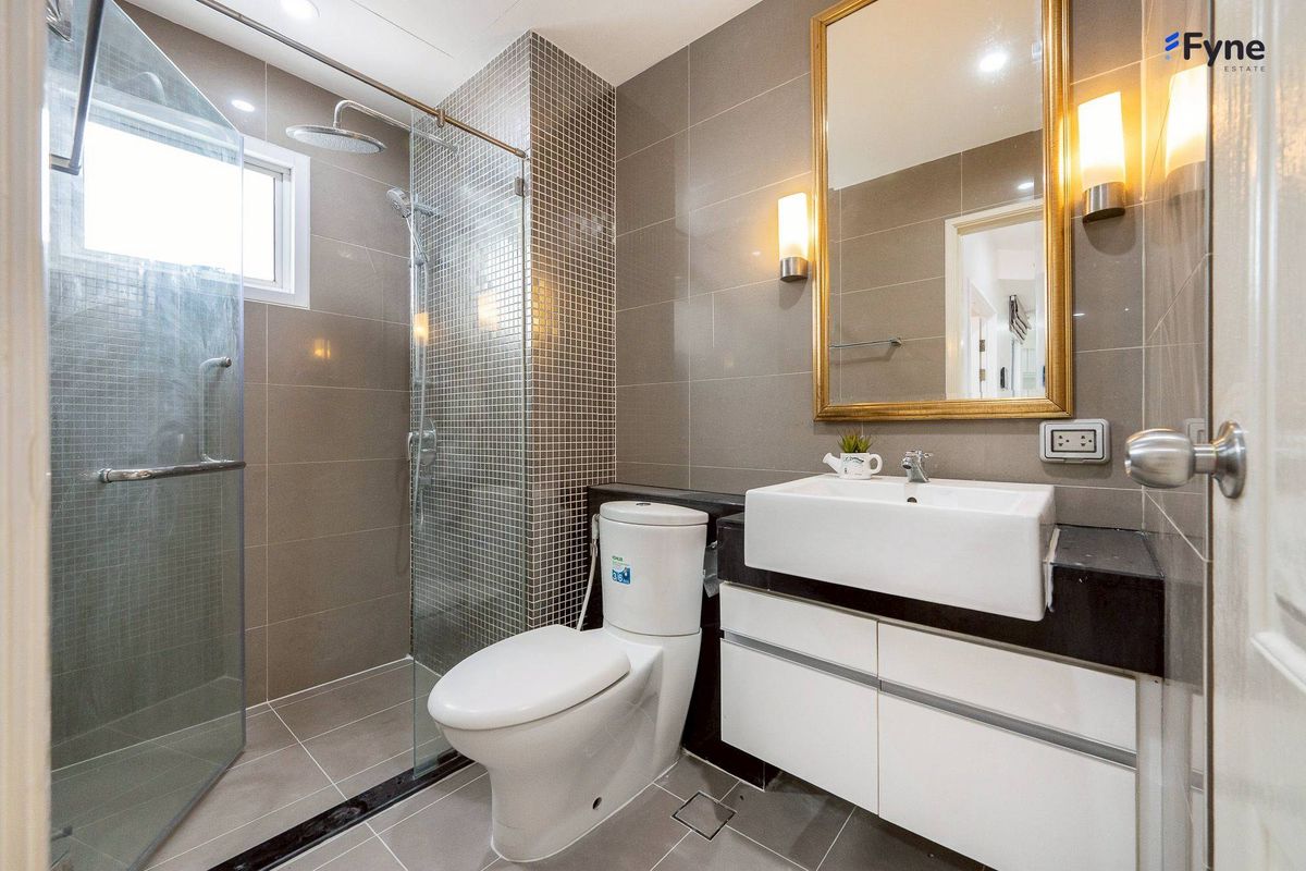 For SaleCondoRama9, Petchburi, RCA : Supalai Wellington, 2 Bedroom Luxurious Condo, near the BTS Cultural Center Private parking