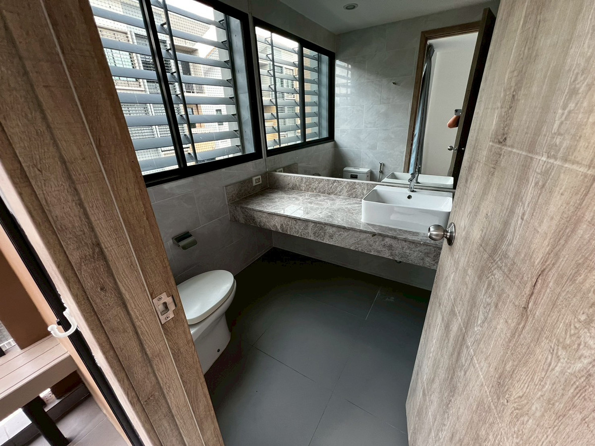 ให้เช่าทาวน์โฮมนนทบุรี บางใหญ่ บางบัวทอง : ทาวน์โฮม หลังมุม พื้นกระเบื้องอย่างดี ติด Lotus นอร์ท ราชพฤกษ์ 3ห้องนอน 3ห้องน้ำ บิ้วอินสวย 