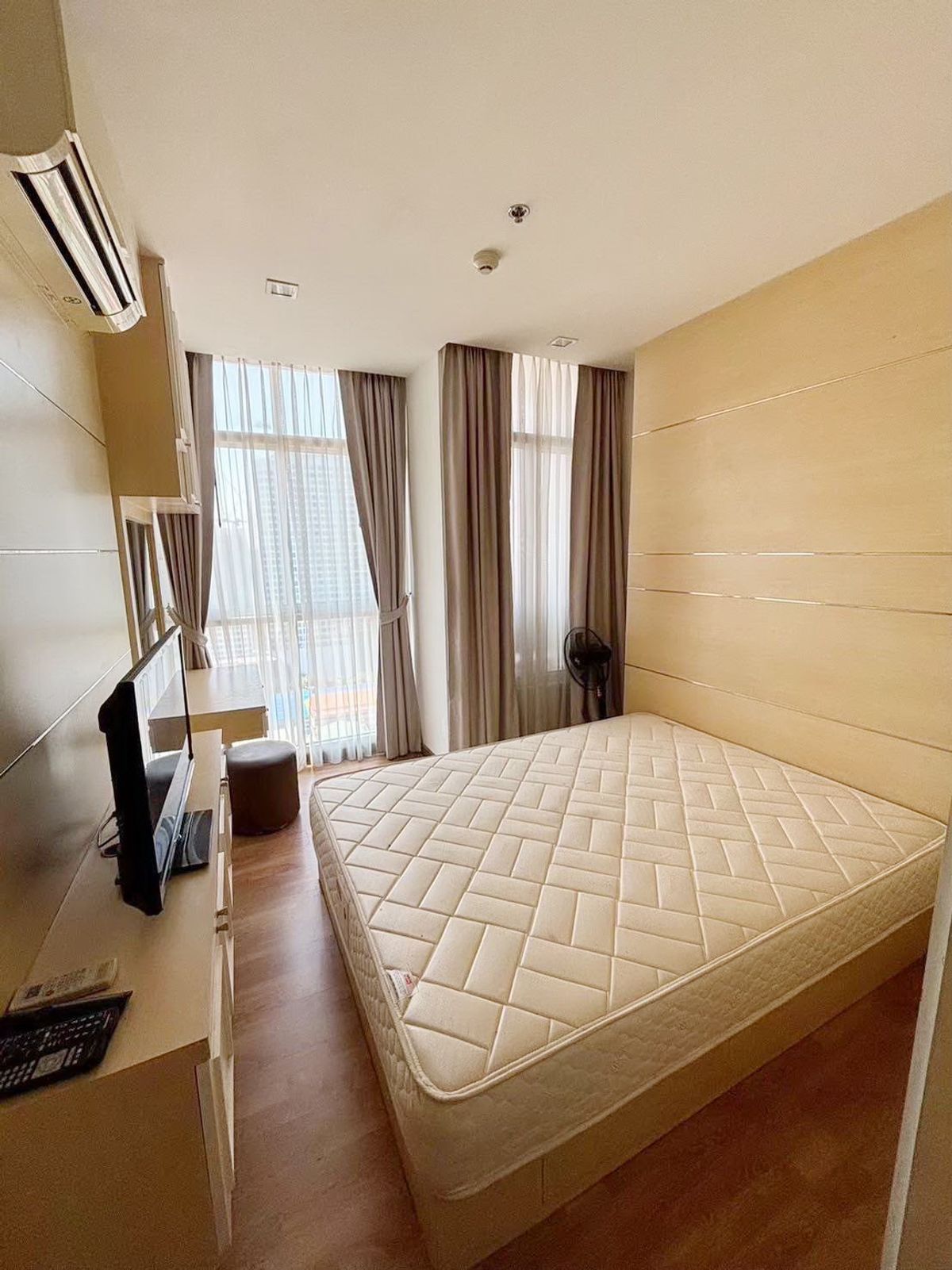 For RentCondoBangna, Bearing, Lasalle : CBK117  Condo for rent, The Coast Bangkok, 21st floor, 43 sqm. fully furnished 13,000.-/month 064-959-8900