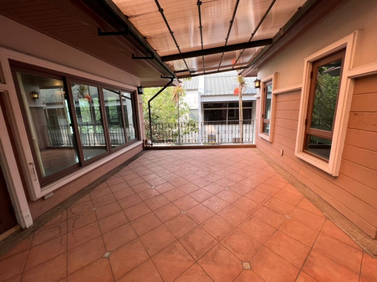 For RentHouseRattanathibet, Sanambinna : House with swimming pool have 100 sq.wa. on Samakkhi Road with 4 bedrooms, 3 bathrooms with a maid's room.