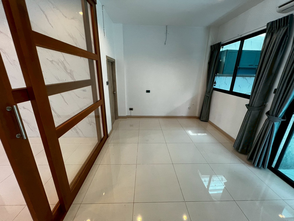 ให้เช่าทาวน์โฮมนนทบุรี บางใหญ่ บางบัวทอง : ทาวน์โฮม หลังมุม พื้นกระเบื้องอย่างดี ติด Lotus นอร์ท ราชพฤกษ์ 3ห้องนอน 3ห้องน้ำ บิ้วอินสวย 