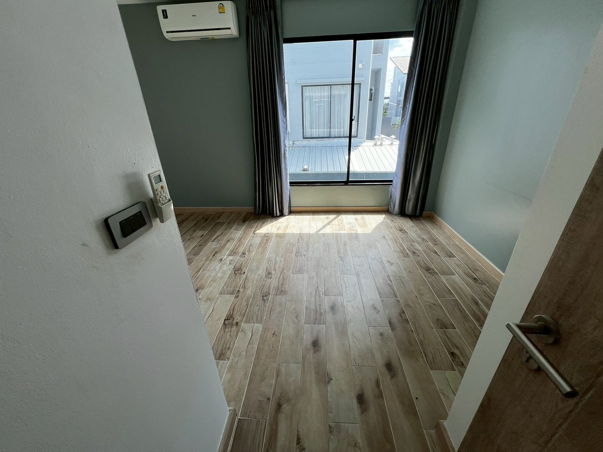 ให้เช่าทาวน์โฮมนนทบุรี บางใหญ่ บางบัวทอง : ทาวน์โฮม หลังมุม พื้นกระเบื้องอย่างดี ติด Lotus นอร์ท ราชพฤกษ์ 3ห้องนอน 3ห้องน้ำ บิ้วอินสวย 