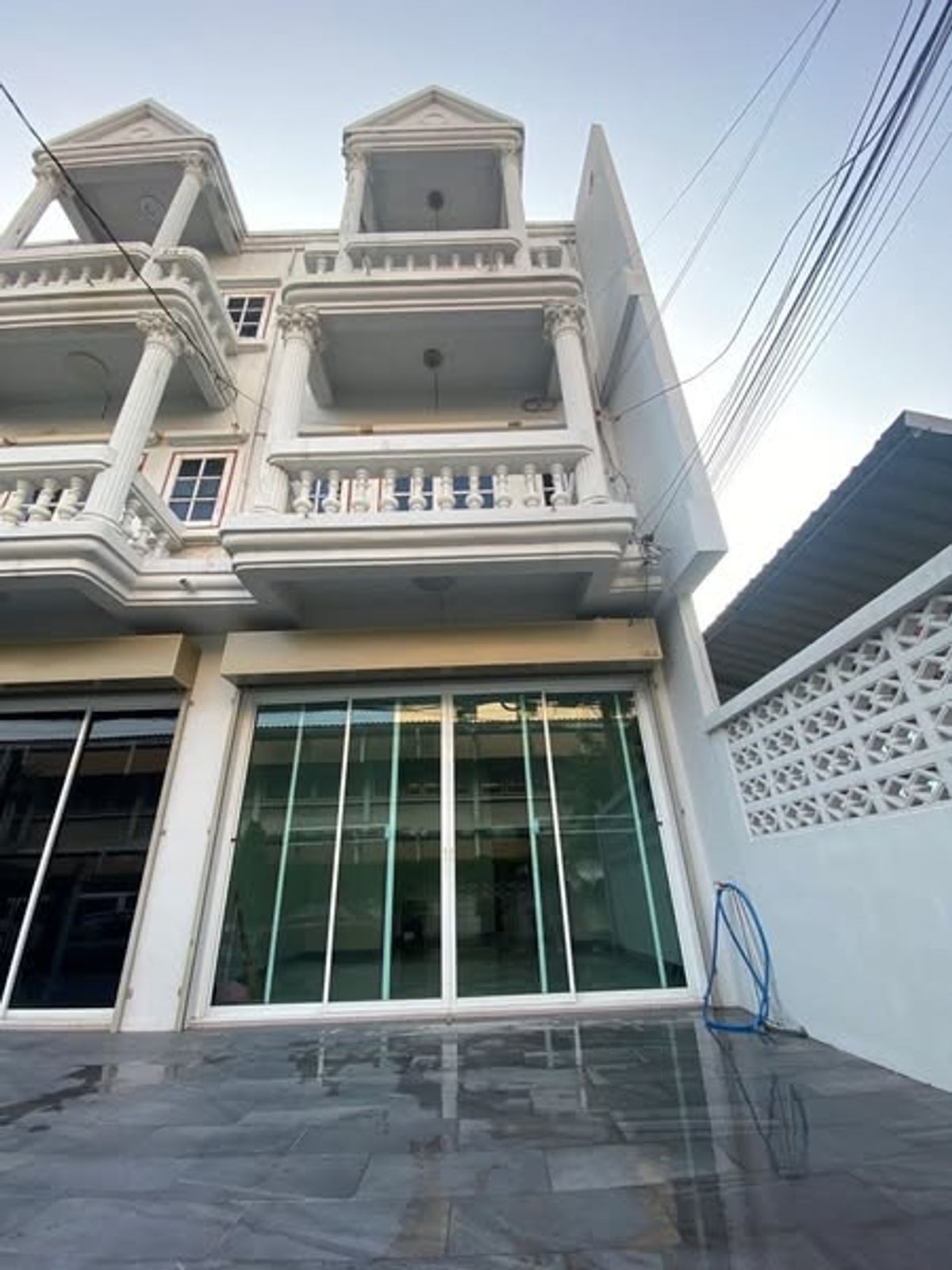 ให้เช่าทาวน์โฮมรัชดา ห้วยขวาง : ให้เช่าบ้านห้วยขวาง – ประชาราษฎร์บำเพ็ญ ซอย 9 【出租】 Huai Khwang 地区三层联排别墅