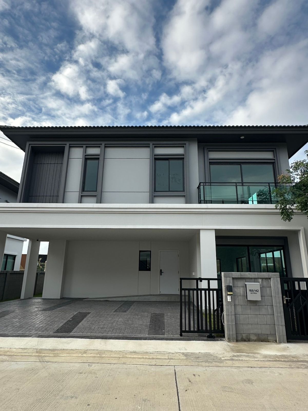 ขายบ้านบางนา แบริ่ง ลาซาล : 🔥ขายบ้านเดี่ยวหรู แปลงสวย ราคาปิดเฟส ทำเลบางนา ใกล้สนามบิน 