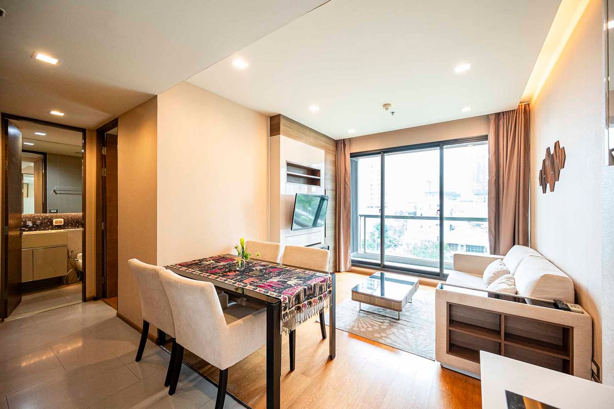 For SaleCondoSathorn, Narathiwat : 2 bedrooms, pool views and MahaNakhon Building