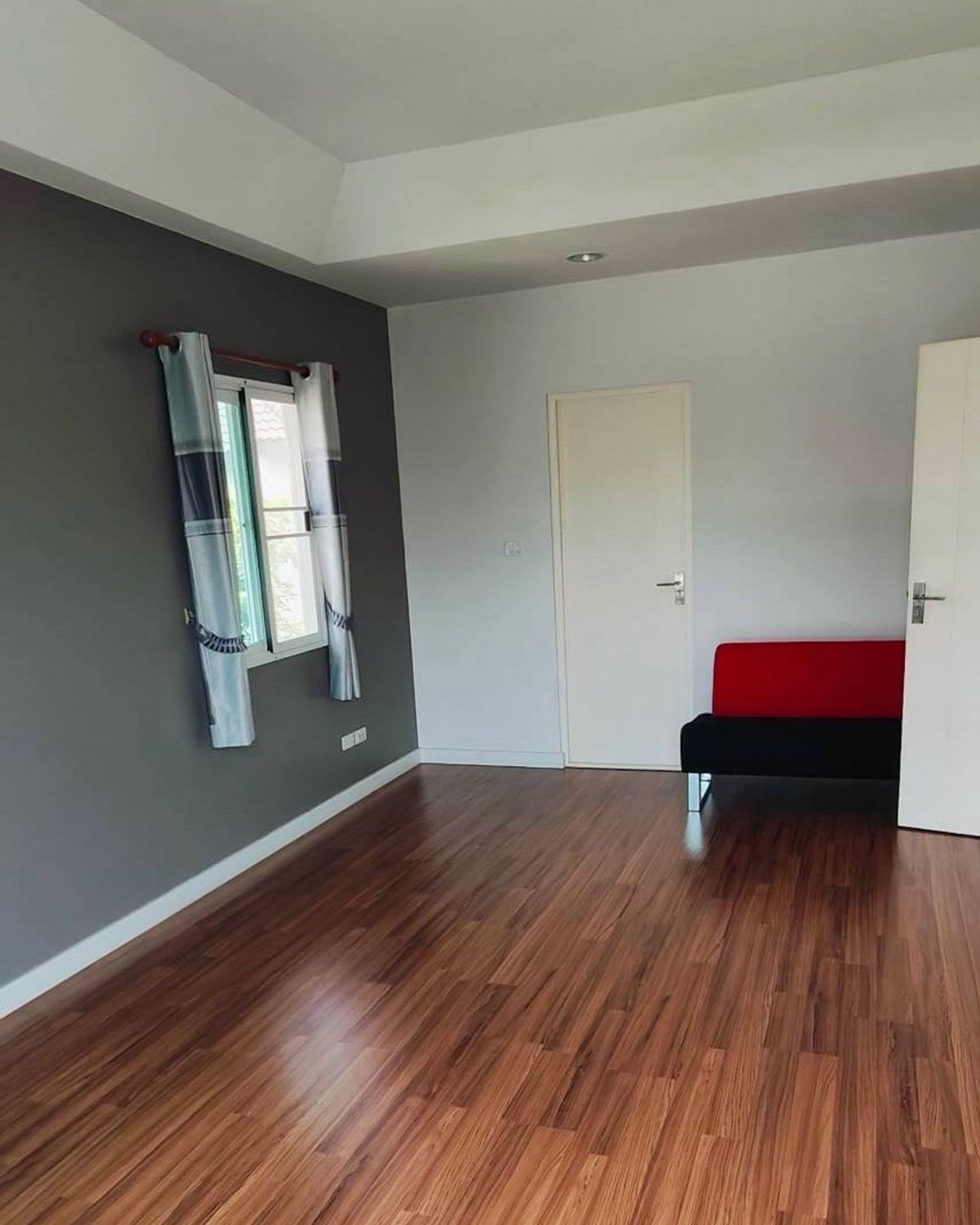 For SaleHousePhutthamonthon, Salaya : Single house in prime location Near the shopping center, no more than 6 km. 🔥 Chaiyapruk Pinklao - Sai 5 / 3 Bedrooms (For Sale), Chaiyapruk Pinklao - Sai 5 / 3 Bedrooms (FOR SALE) BALL095